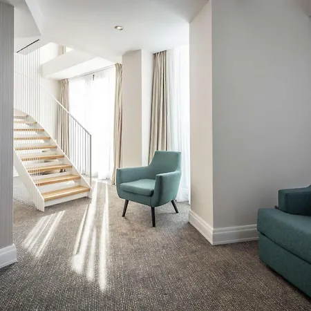 Otel Hilton Garden Old Town 4*