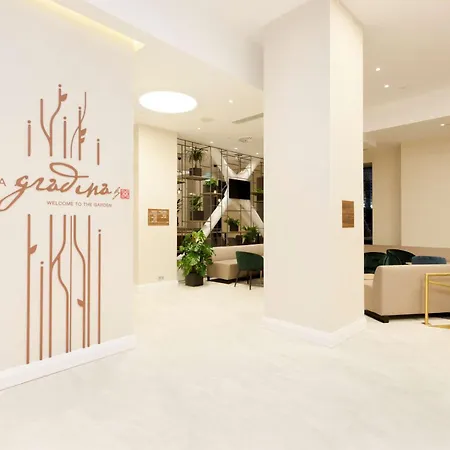 Hilton Garden Old Town Hotel 4*