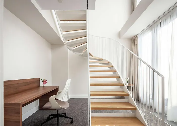 Hilton Garden Old Town Hotel