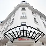 Hilton Garden Old Town