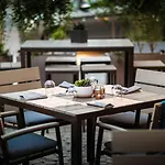 Hilton Garden Old Town Otel 4*