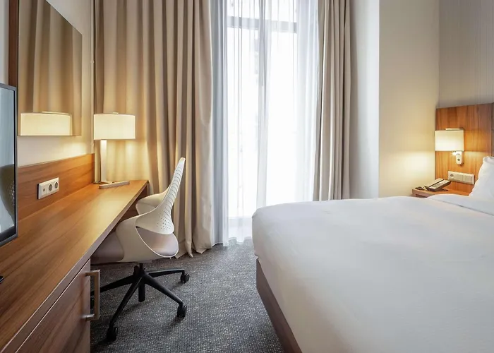 Hilton Garden Old Town Szálloda 4*