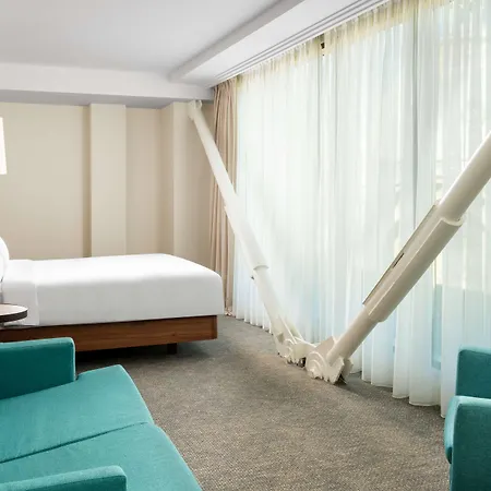 Hilton Garden Old Town 4*