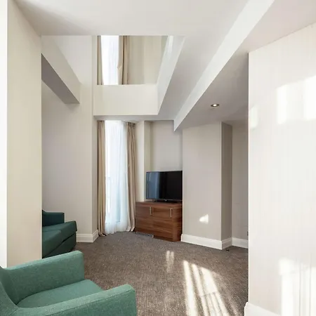 Hilton Garden Old Town 4*