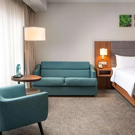 מלון Hilton Garden Old Town 4*