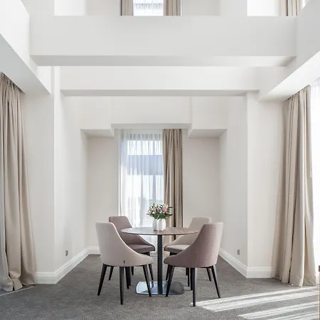 호텔 Hilton Garden Old Town 부쿠레슈티