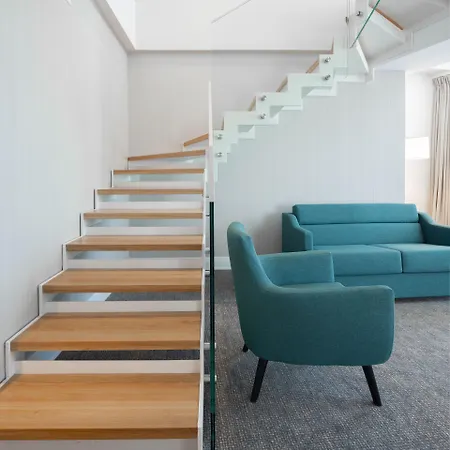 Hilton Garden Old Town 4*