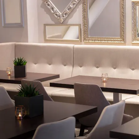 Hilton Garden Old Town 4*