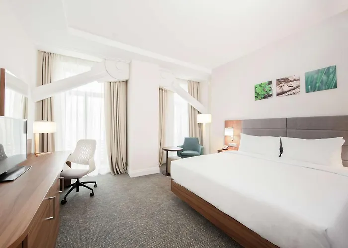 מלון Hilton Garden Old Town