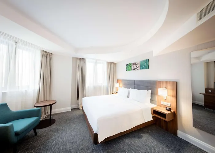 Hilton Garden Old Town فندق