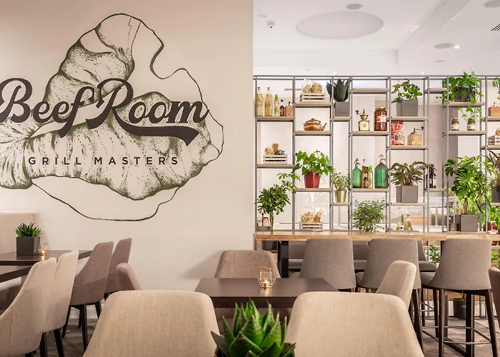 Hilton Garden Old Town فندق 4*