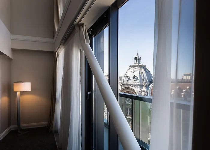 Hilton Garden Old Town فندق 4*