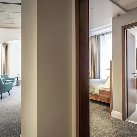 Hilton Garden Old Town 4* 부쿠레슈티