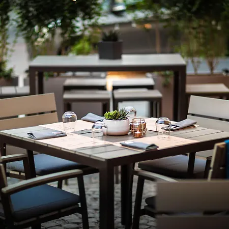Hilton Garden Old Town 호텔 4*