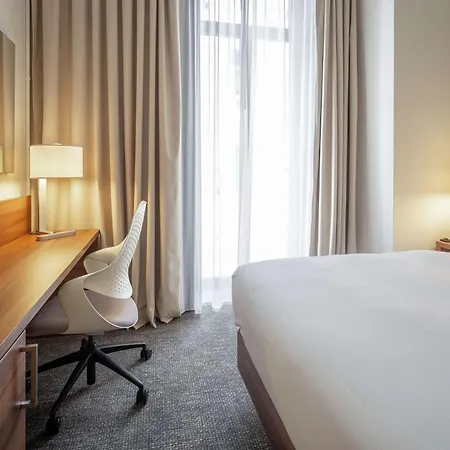 Hilton Garden Old Town Hotell 4*