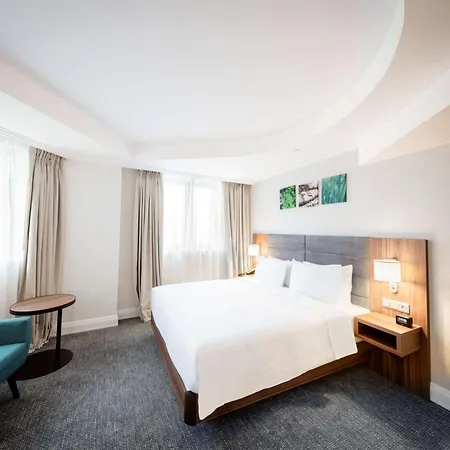 Hilton Garden Old Town Hotell