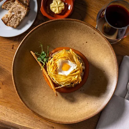 Hilton Garden Old Town Hotell 4*